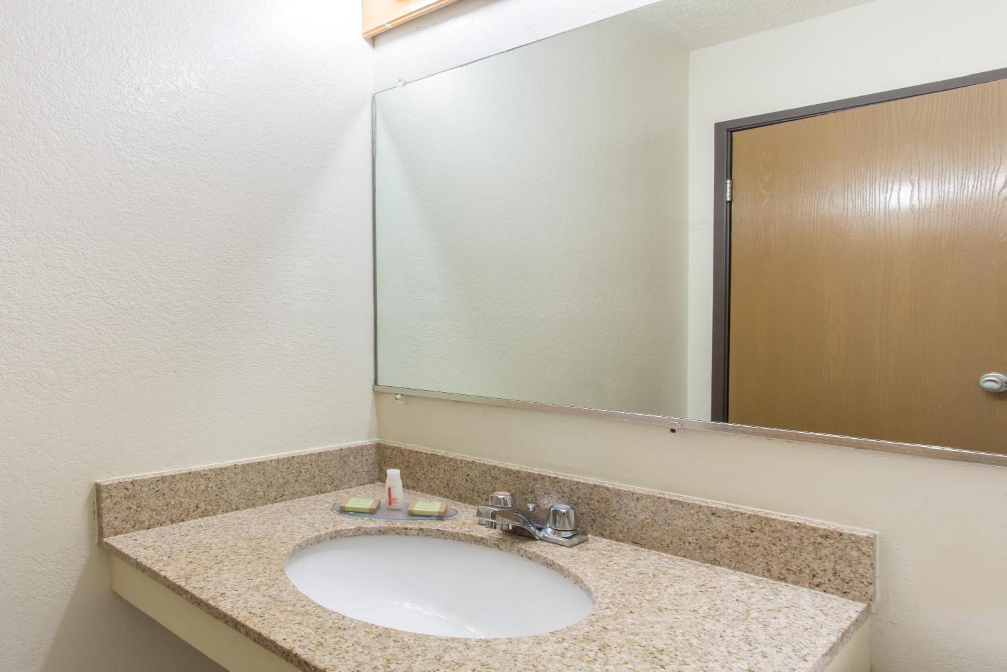 Motel Super 8 By Wyndham Richmond/broad Street 3*